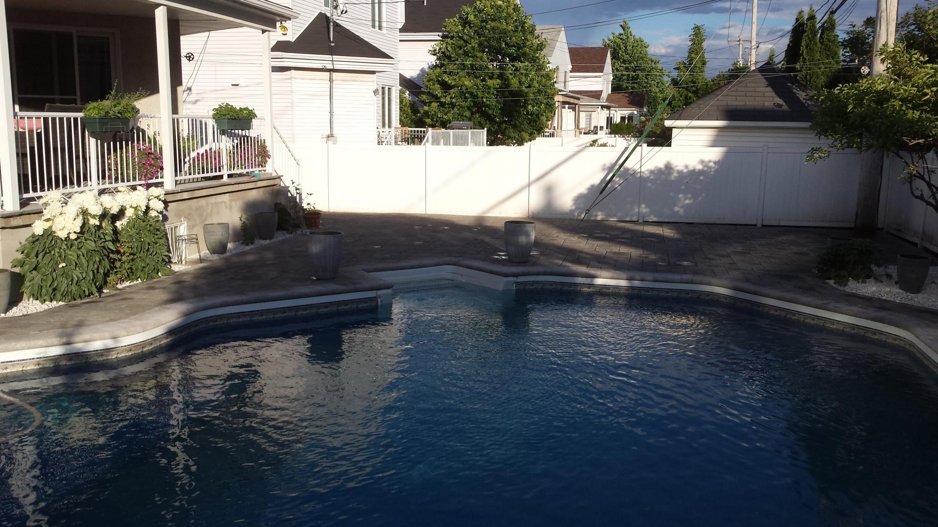 Contour de piscine Laval